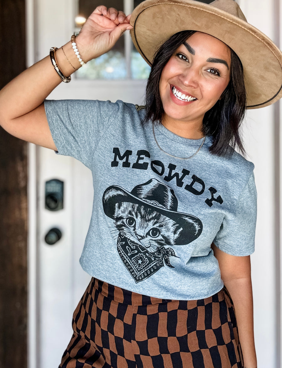 T-shirt with cowboy cat and text that says 'Meowdy' – funny western cat tee